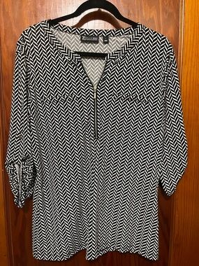 Zenergy by Chico's Black & White Chevron Zip-Front Blouse